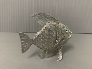 VERY RARE COLLECTIBLE STERLING SILVER 925 ARTICULATED FISH BLUE GLASS EYES. 10