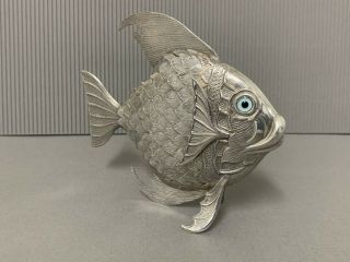 VERY RARE COLLECTIBLE STERLING SILVER 925 ARTICULATED FISH BLUE GLASS EYES. 2