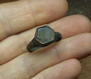 Fine Old Antique bronze Medieval Ring with Black glass insert US - 11 2780 2