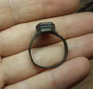 Fine Old Antique bronze Medieval Ring with Black glass insert US - 11 2780 3
