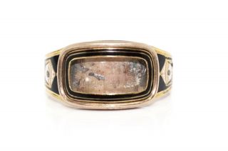 A Antique Georgian C1812 9ct Rose Gold Enamel Mourning Ring Missing Glass