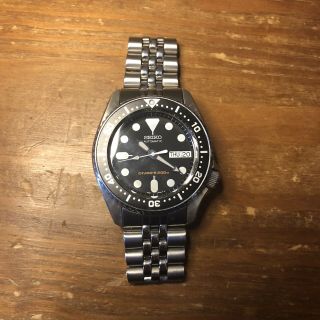 Seiko SKX013 Men ' s Automatic Dive Watch with Stainless Steel Bracelet 2
