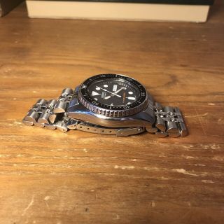 Seiko SKX013 Men ' s Automatic Dive Watch with Stainless Steel Bracelet 5