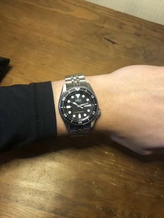 Seiko SKX013 Men ' s Automatic Dive Watch with Stainless Steel Bracelet 6