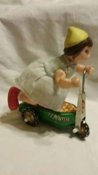 VINTAGE TIN WIND - UP TOY GIRL ON SCOOTER MS 174,  MADE IN CHINA,  1960 ' S 2