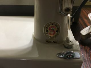 Singer Featherweight Sewing Machine 221J Tan VINTAGE JE Series Serial 4