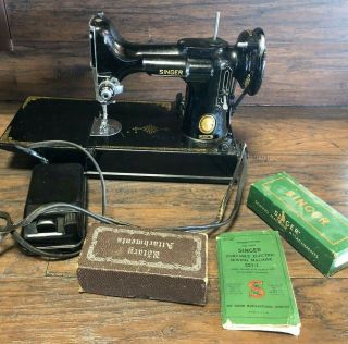 Vintage Singer Featherweight Sewing Machine 221 With Case & Accessories