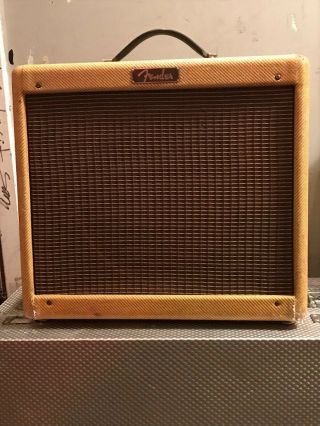 Fender - Princeton 57.  Tweed.  Vintage.  Amp.  Model : 5f2