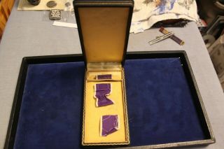 World War 2 Vintage Purple Heart Presentation Ox W/ Ribbon & Lapel Pin