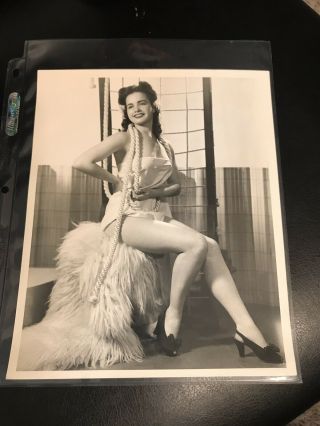 Rare Bettie Betty Page 1945 Glamour Photo Very