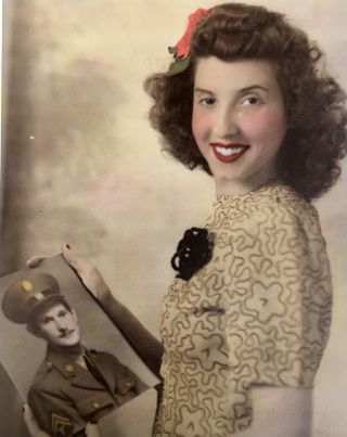 1944 Pretty Girl Wife Holds Photo Of Ww2 Army Soldier Named 7th Armored Division