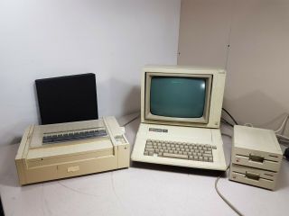 Vintage Rare Apple Iie Computer W/ Monitor,  Floppies And Printer