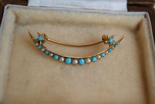 FINE ANTIQUE EDWARDIAN 18 CARAT GOLD TURQUOISE & SEED PEARL CRESCENT BROOCH PIN 10