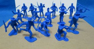 Marx Vintage 1967 Complete Set Of 16 Medium Blue Western Cavalrymen On Foot