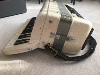 EXTREMELY RARE VINTAGE (1950 ' S) RIVOLI DELUXE ACCORDION AND SONOLA CARRYING CASE 10