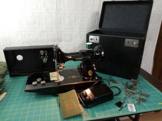 Vintage 1948 Singer 221 Featherweight Sewing Machine With Extra Feet And Case