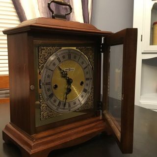 Stunning Vintage Howard Miller Triple Chime Mantle Clock 8 - Day Key Wind,