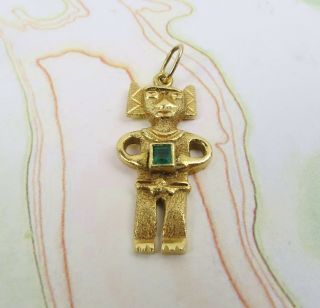 18k Rich yellow gold green emerald tribal Mayan human figure pendant 5.  8 grams 2
