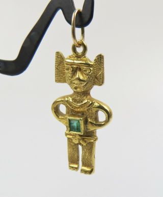18k Rich yellow gold green emerald tribal Mayan human figure pendant 5.  8 grams 9
