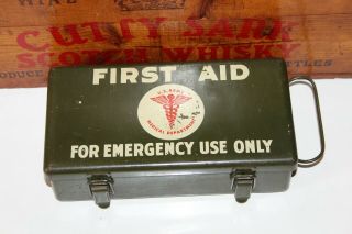 Vintage Military Wwii/ Ww2 U.  S.  Army Medical Department First Aid Field Kit Box