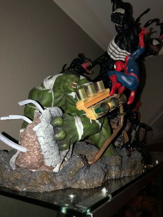 Sideshow Incredible Hulk Vs Spider - Man Statue Diorama Rare