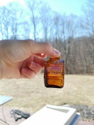 Very Rare Light Yellow Amber F.  A Thompson & Co Detroit MI Poison Bottle 8