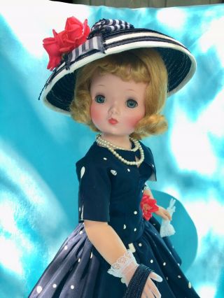 Vintage Madame Alexander Cissy With Complete Outfit