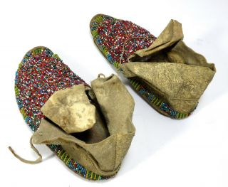 UNUSUAL EARLY 1900S ANTIQUE NATIVE AMERICAN INDIAN BEADED MOCCASINS 5