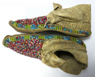 UNUSUAL EARLY 1900S ANTIQUE NATIVE AMERICAN INDIAN BEADED MOCCASINS 7