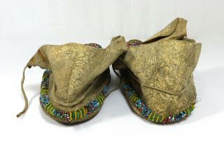 UNUSUAL EARLY 1900S ANTIQUE NATIVE AMERICAN INDIAN BEADED MOCCASINS 9