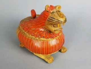 Rare Estate Vintage Chinese Export Zhejiang Hand Made Lion Wicker Lidded Basket
