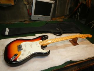 Vintage 1959 Re - Issue Squire Stratocaster Standard by Fender Korea Sunburst 2