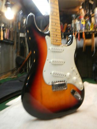 Vintage 1959 Re - Issue Squire Stratocaster Standard by Fender Korea Sunburst 6