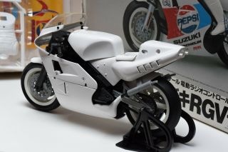 VINTAGE Kyosho KIT No.  3004 - 1/8 SUZUKI RGV - Grand Prix Racer - MOTO - 11