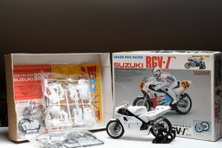 Vintage Kyosho Kit No.  3004 - 1/8 Suzuki Rgv - Grand Prix Racer - Moto -