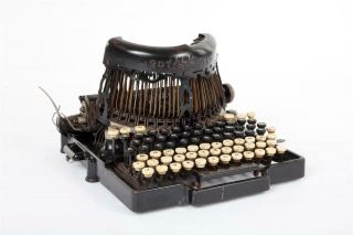 Vintage C1910 " Royal Bar - Lock " Typewriter