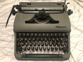 Olympia Sm 4 Typewriter 1960 Deluxe Portable Vntg Made In Western Germany W Case