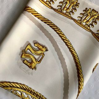 Hermès Silk Stole „cavaliers D‘or“ Rybal Gold Creamy White Rare Special Edition