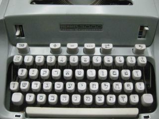 Vintage 1966 Hermes 3000 Seafoam Portable Typewriter w/ Case VG 2