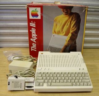Apple Iic Vtg Computer W Box,  Power Supply - Boots Up
