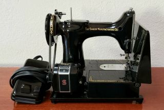 Vintage Singer Featherweight 222K Arm Sewing Machine W/ Case & Acc 2