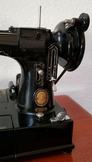 Vintage Singer Featherweight 222K Arm Sewing Machine W/ Case & Acc 6