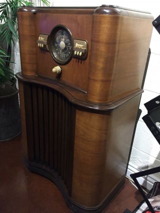 1939 Vintage Zenith 8 - S - 463 AM/Shortwave Console Radio All Sounds great 2