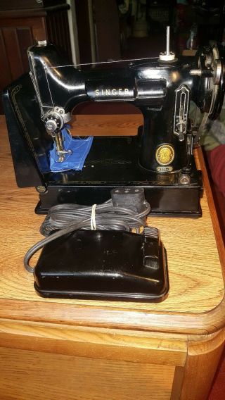 Vintage Singer 221 Featherweight Sewing Machine S/n Al930070,  No Case.