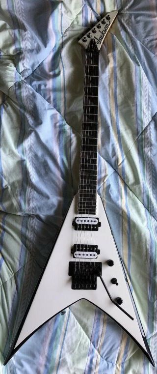 Jackson KVMG Pro Series King V - Ebony Fretboard - Snow White w/ Black Bevels Rare 2