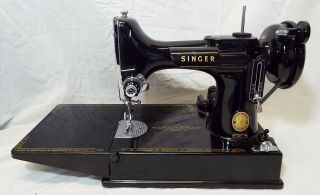 Vintage 1950s SINGER FEATHERWEIGHT Model 221 Portable SEWING MACHINE - - 2