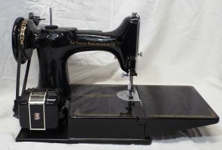 Vintage 1950s SINGER FEATHERWEIGHT Model 221 Portable SEWING MACHINE - - 7