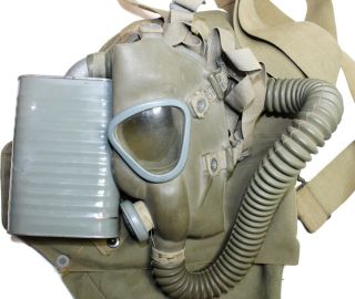Us Wwii Gas Mask & Bag Dated July 1942