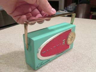 Vintage RETRO 1950s BULOVA Transistor Radio model 720 Series w/Case 12