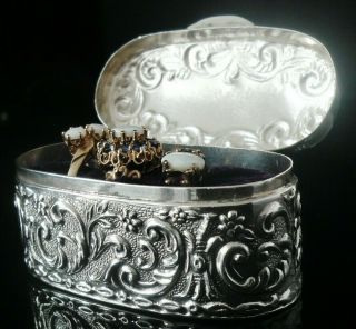 Attractive Silver Ring Box for 3 Rings,  Sheffield 2000,  Carr ' s of Sheffield Ltd 2
